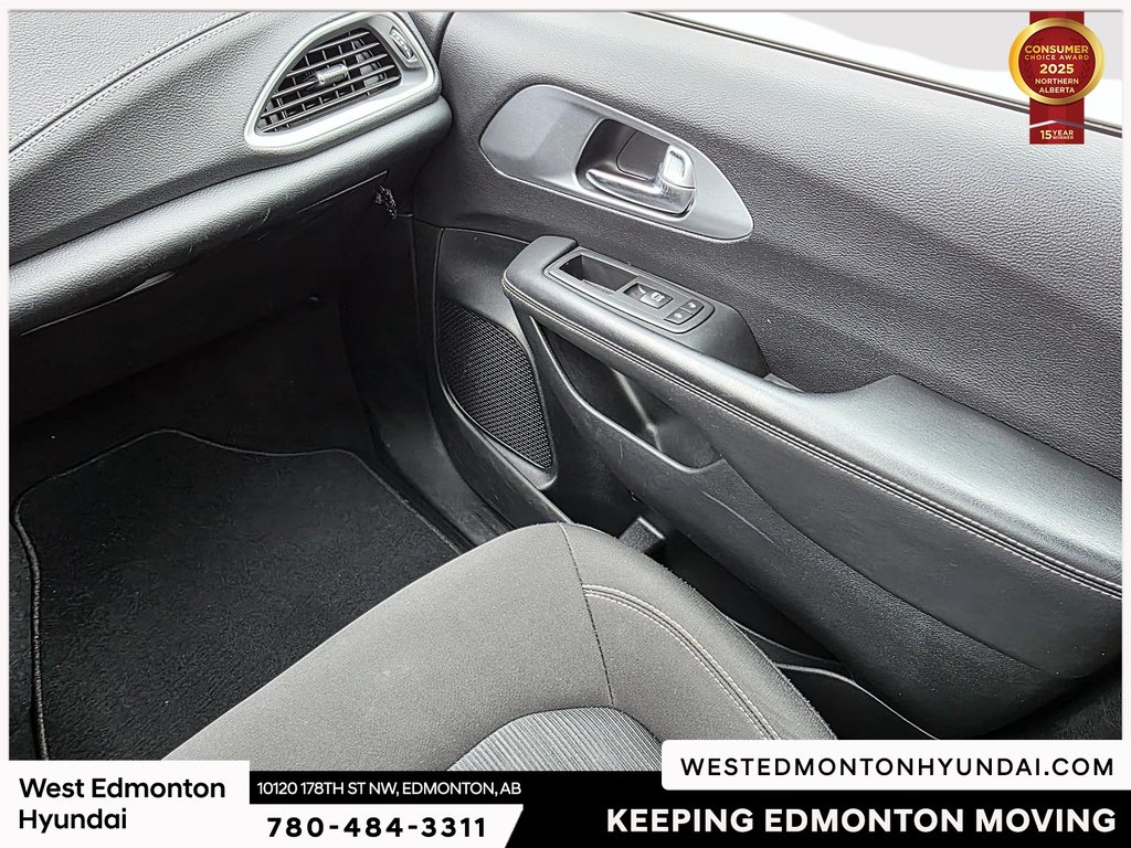 2022 Chrysler Pacifica Touring in Edmonton, Alberta - 16 - w1024h768px