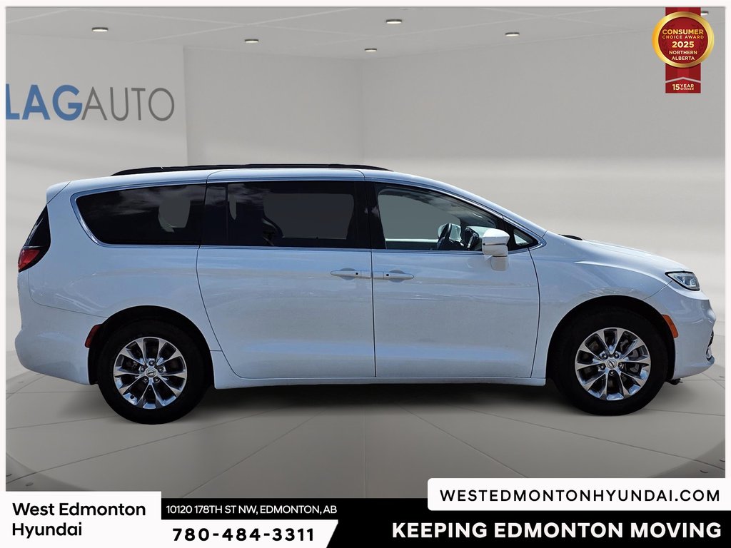 2022 Chrysler Pacifica Touring-L in Edmonton, Alberta - 10 - w1024h768px