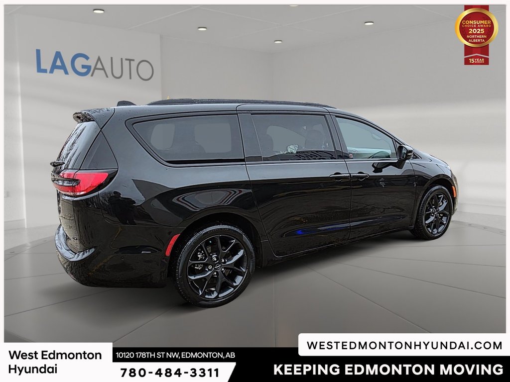 2023 Chrysler Pacifica Touring-L in Edmonton, Alberta - 9 - w1024h768px