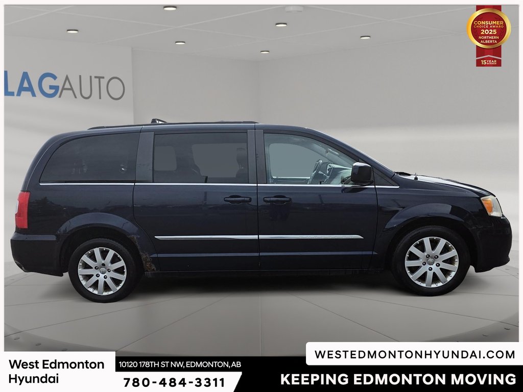 2015 Chrysler Town & Country Touring in Edmonton, Alberta - 10 - w1024h768px