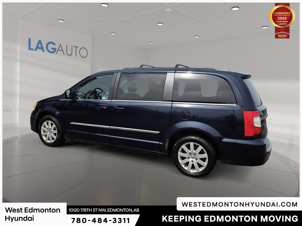 2015 Chrysler Town & Country Touring in Edmonton, Alberta - 5 - w1024h768px