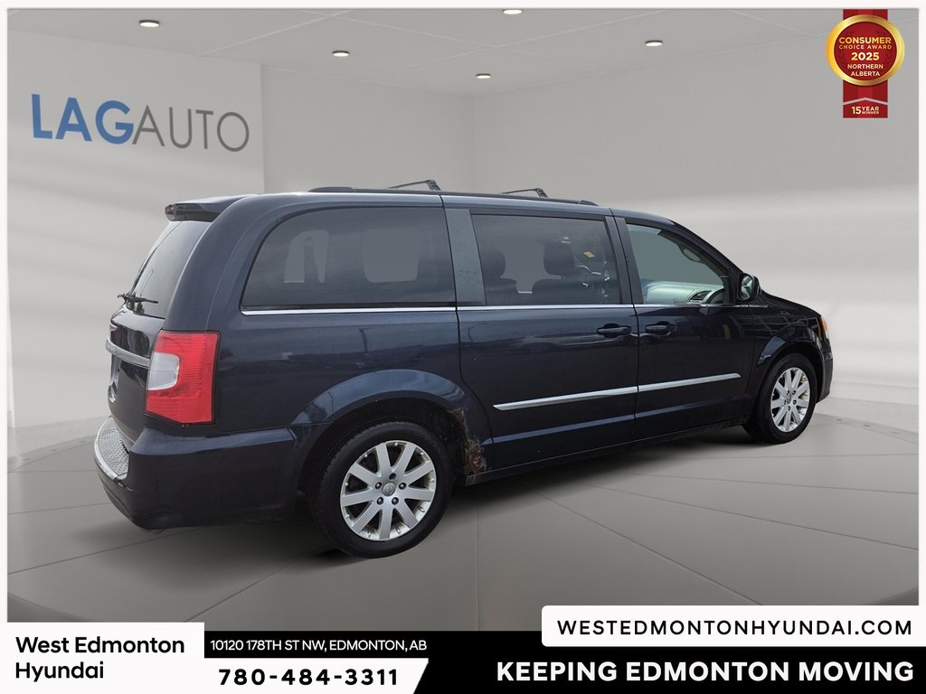 2015 Chrysler Town & Country Touring in Edmonton, Alberta - 9 - w1024h768px