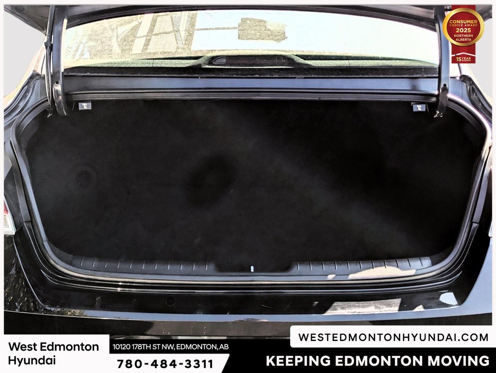 2022 Hyundai Elantra Hybrid Preferred in Edmonton, Alberta - 19 - w1024h768px