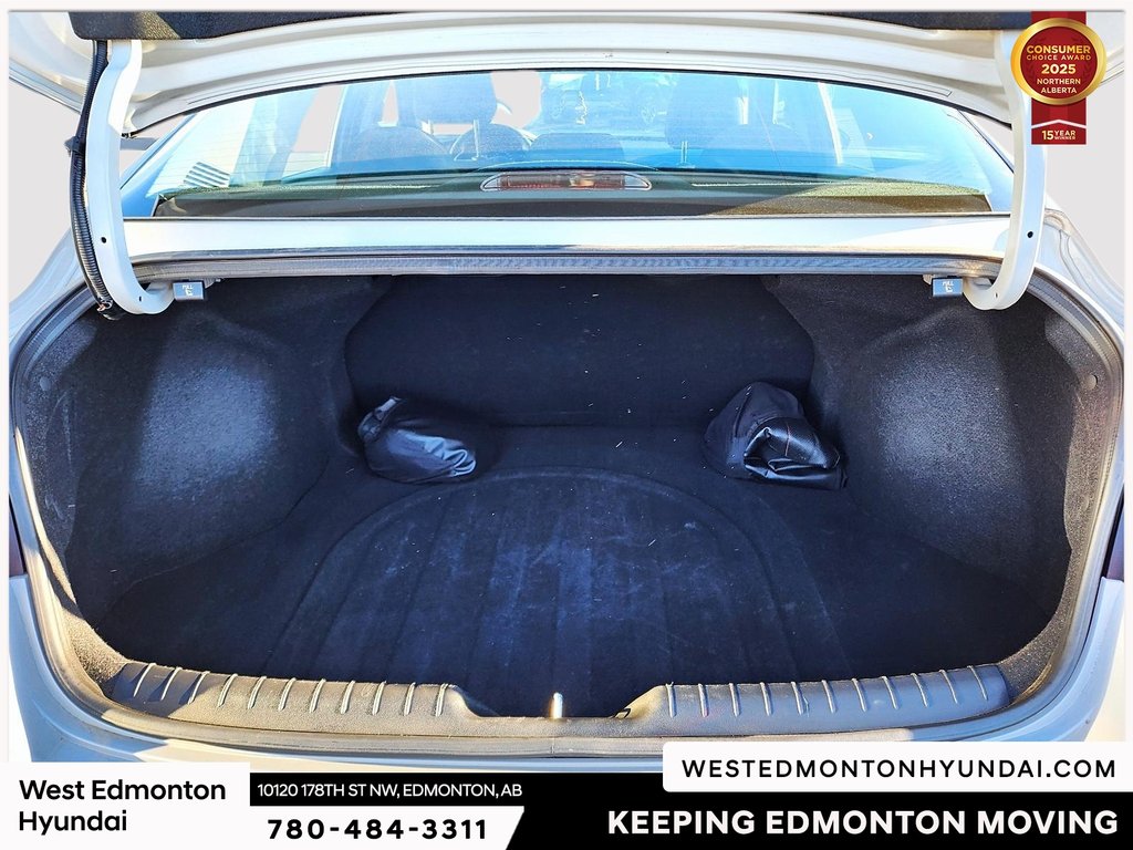 2023 Hyundai Elantra Preferred in Edmonton, Alberta - 14 - w1024h768px