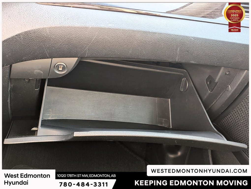 2017 Hyundai Santa Fe XL Premium in Edmonton, Alberta - 12 - w1024h768px