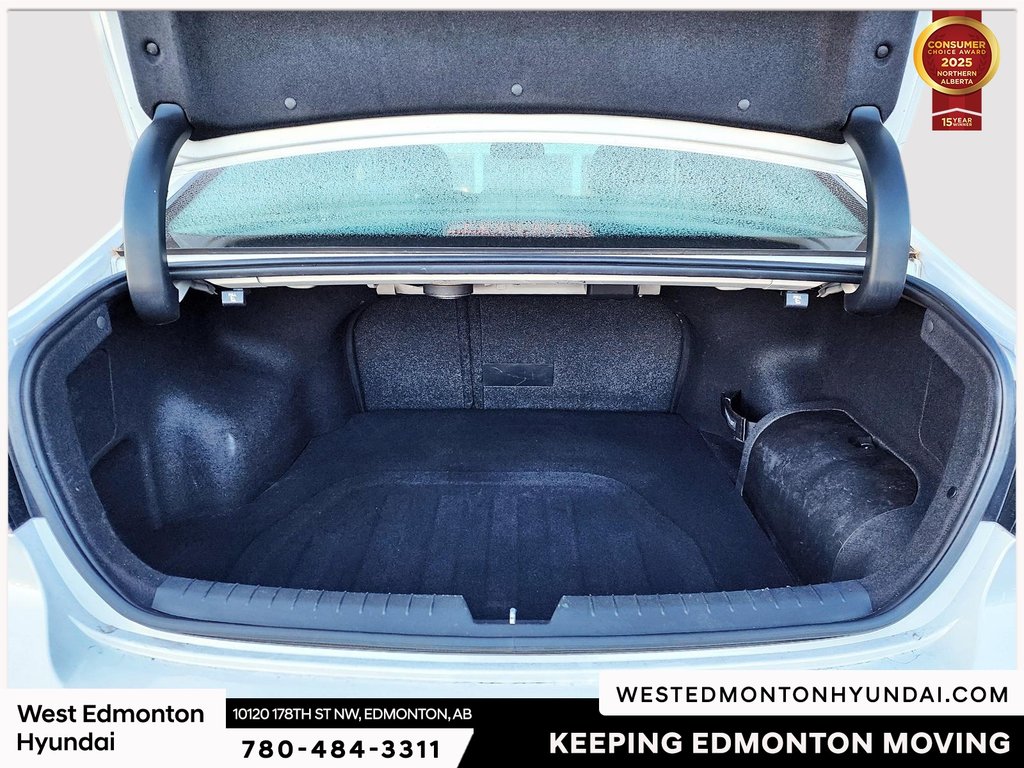 2017 Hyundai Sonata Hybrid Limited in Edmonton, Alberta - 9 - w1024h768px