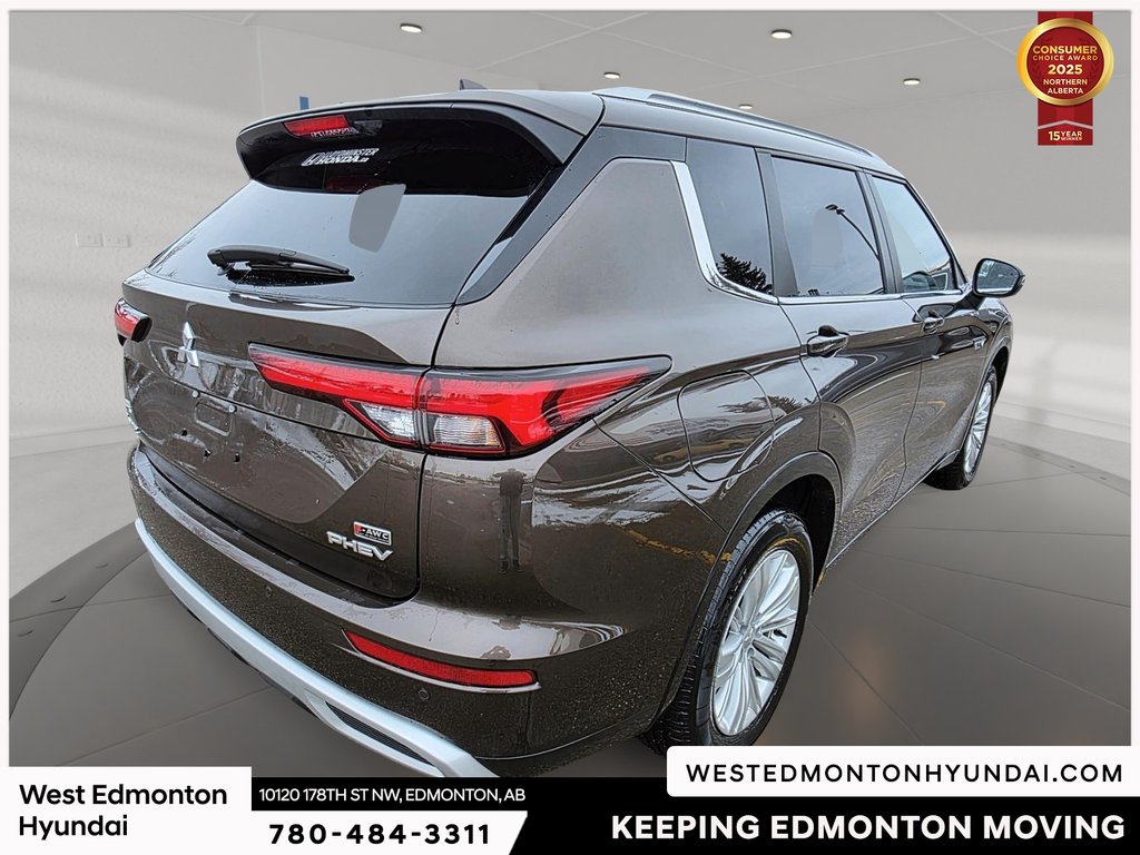 2023 Mitsubishi Outlander PHEV LE in Edmonton, Alberta - 8 - w1024h768px