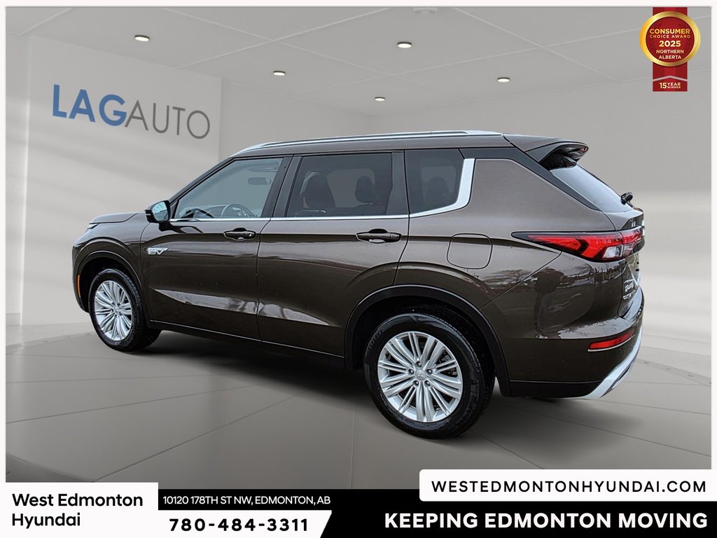 2023 Mitsubishi Outlander PHEV LE in Edmonton, Alberta - 5 - w1024h768px