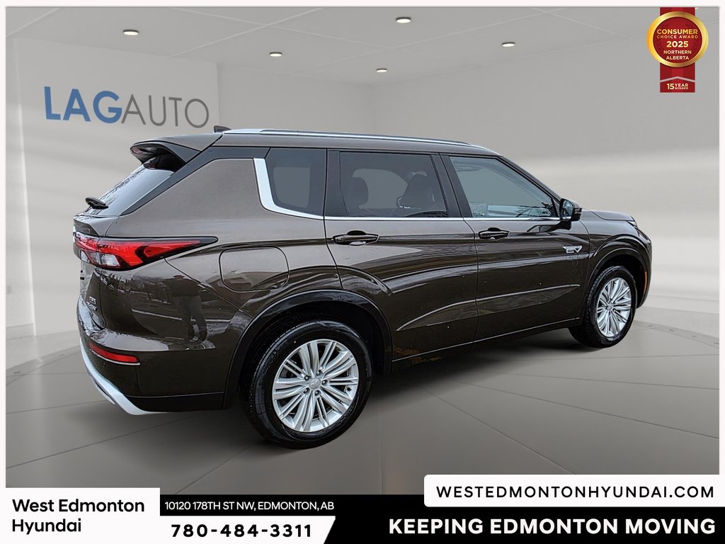 2023 Mitsubishi Outlander PHEV LE in Edmonton, Alberta - 9 - w1024h768px