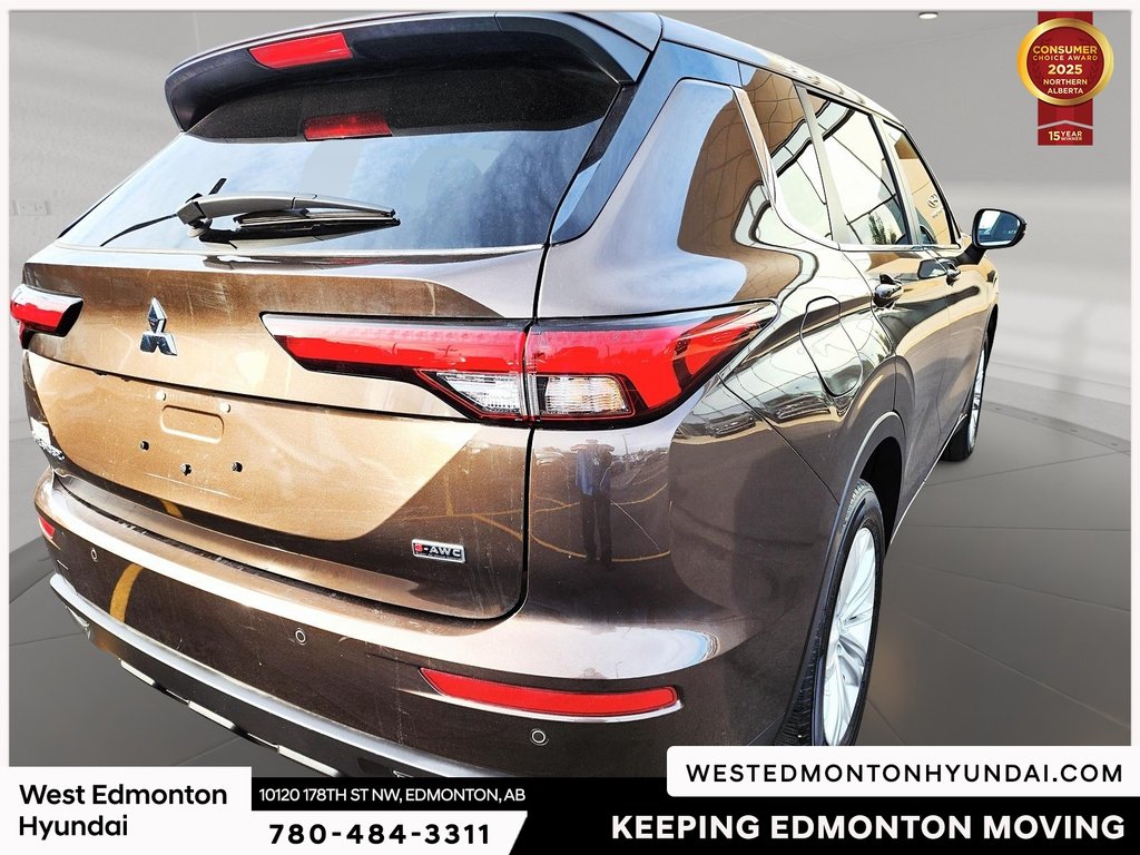 2024 Mitsubishi Outlander ES in Edmonton, Alberta - 8 - w1024h768px