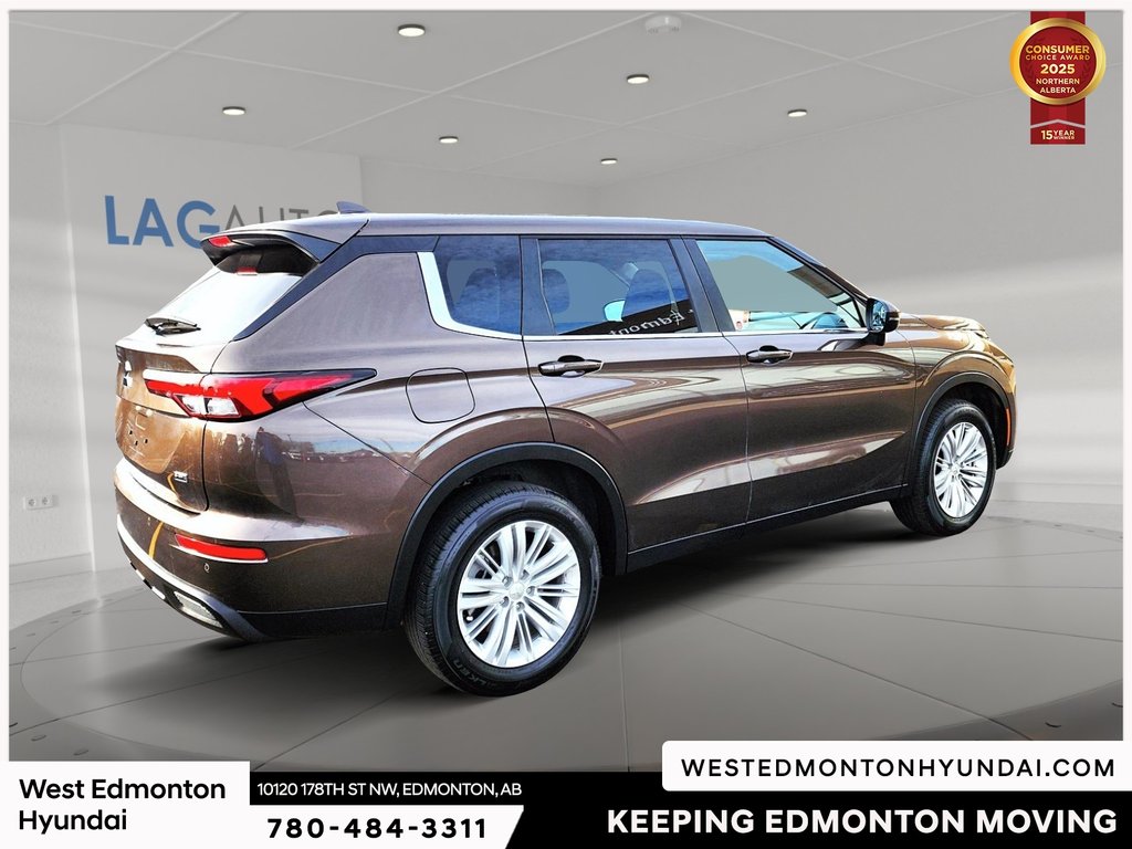2024 Mitsubishi Outlander ES in Edmonton, Alberta - 9 - w1024h768px