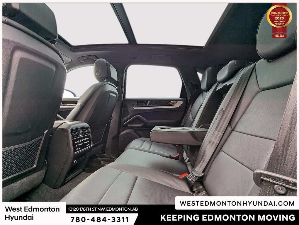 2024 Porsche CAYENNE E-HYBRID Base in Edmonton, Alberta - 16 - w1024h768px