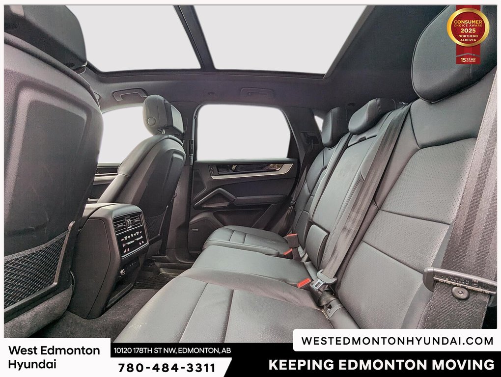 2024 Porsche CAYENNE E-HYBRID Base in Edmonton, Alberta - 15 - w1024h768px