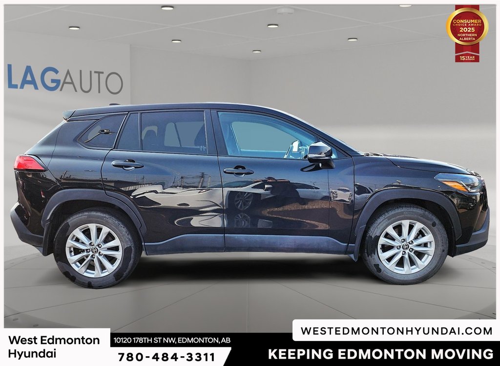 2023 Toyota COROLLA CROSS LE in Edmonton, Alberta - 11 - w1024h768px