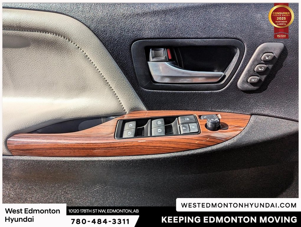 2012 Toyota Sienna LE in Edmonton, Alberta - 7 - w1024h768px