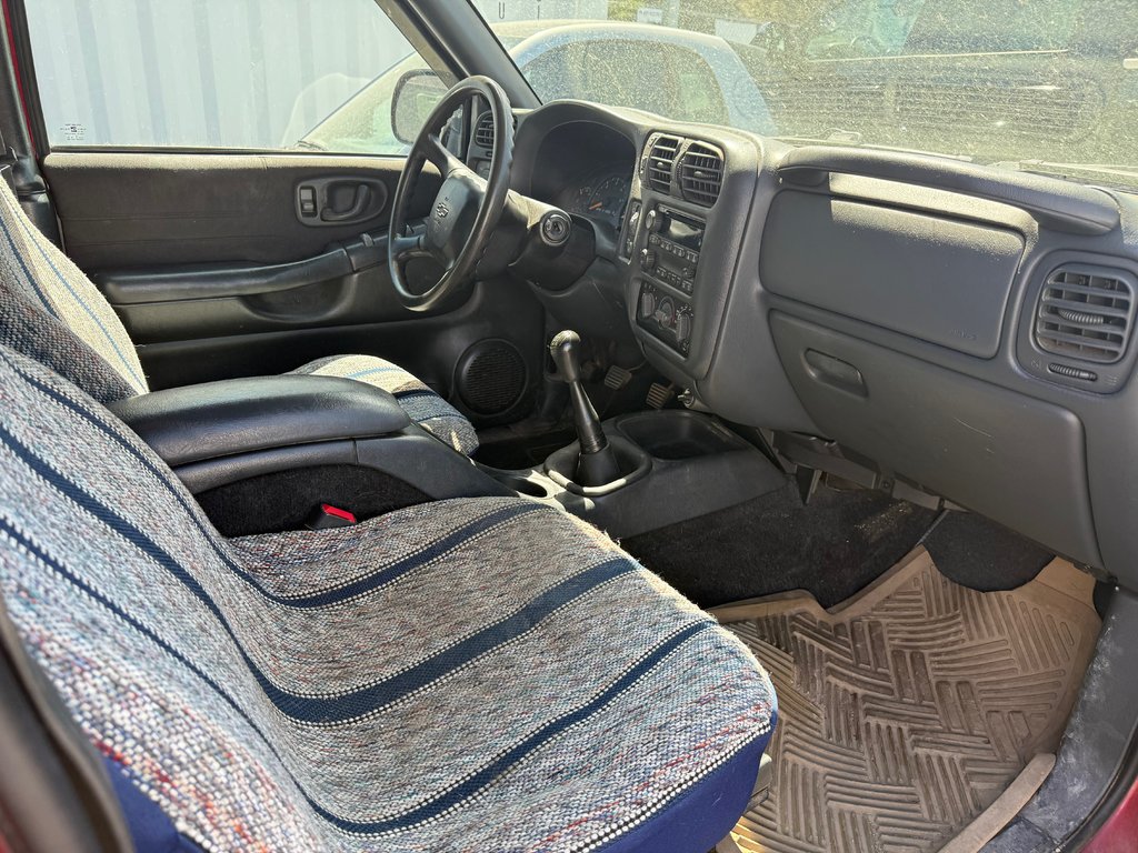2005 Chevrolet Blazer LS 4WD in Kamloops, British Columbia - 7 - w1024h768px