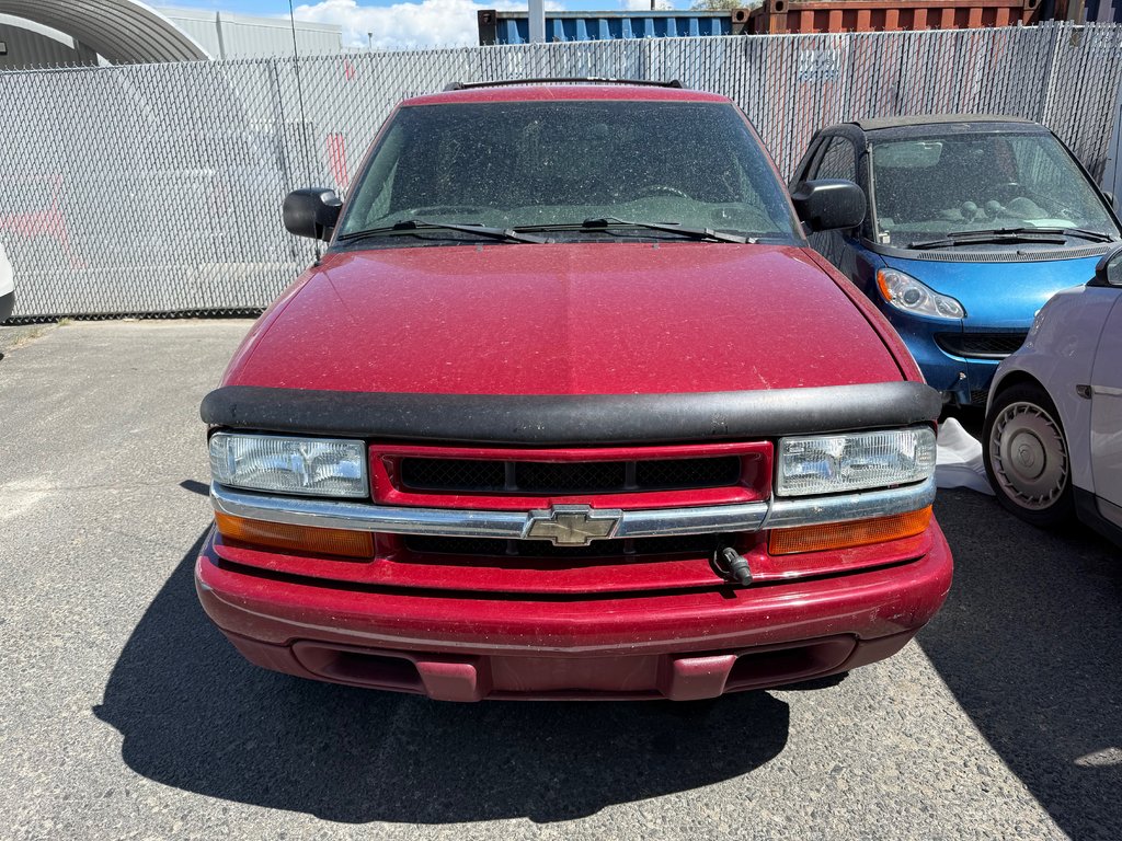 2005 Chevrolet Blazer LS 4WD in Kamloops, British Columbia - 2 - w1024h768px