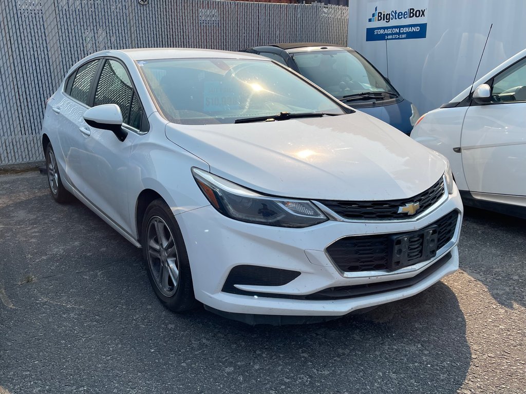 2017 Chevrolet Cruze LT Hatchback in Kamloops, British Columbia - 3 - w1024h768px