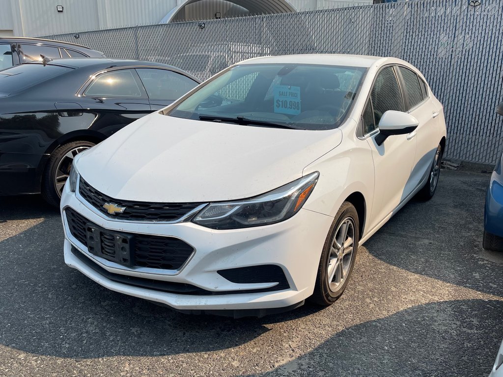 2017 Chevrolet Cruze LT Hatchback in Kamloops, British Columbia - 1 - w1024h768px