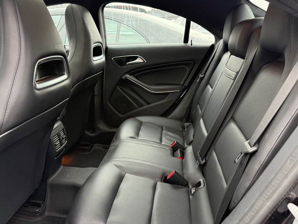 2014 Mercedes-Benz CLA250 4MATIC Coupe in Kamloops, British Columbia - 5 - w1024h768px