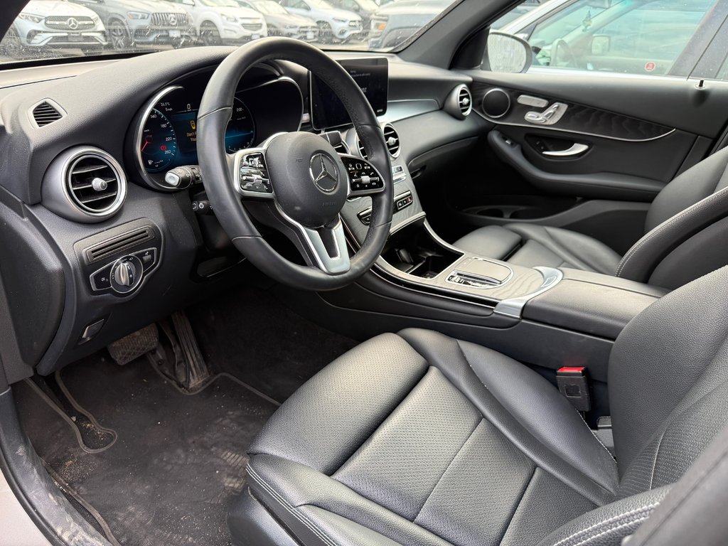 2022 Mercedes-Benz GLC300 4MATIC SUV in Kamloops, British Columbia - 4 - w1024h768px