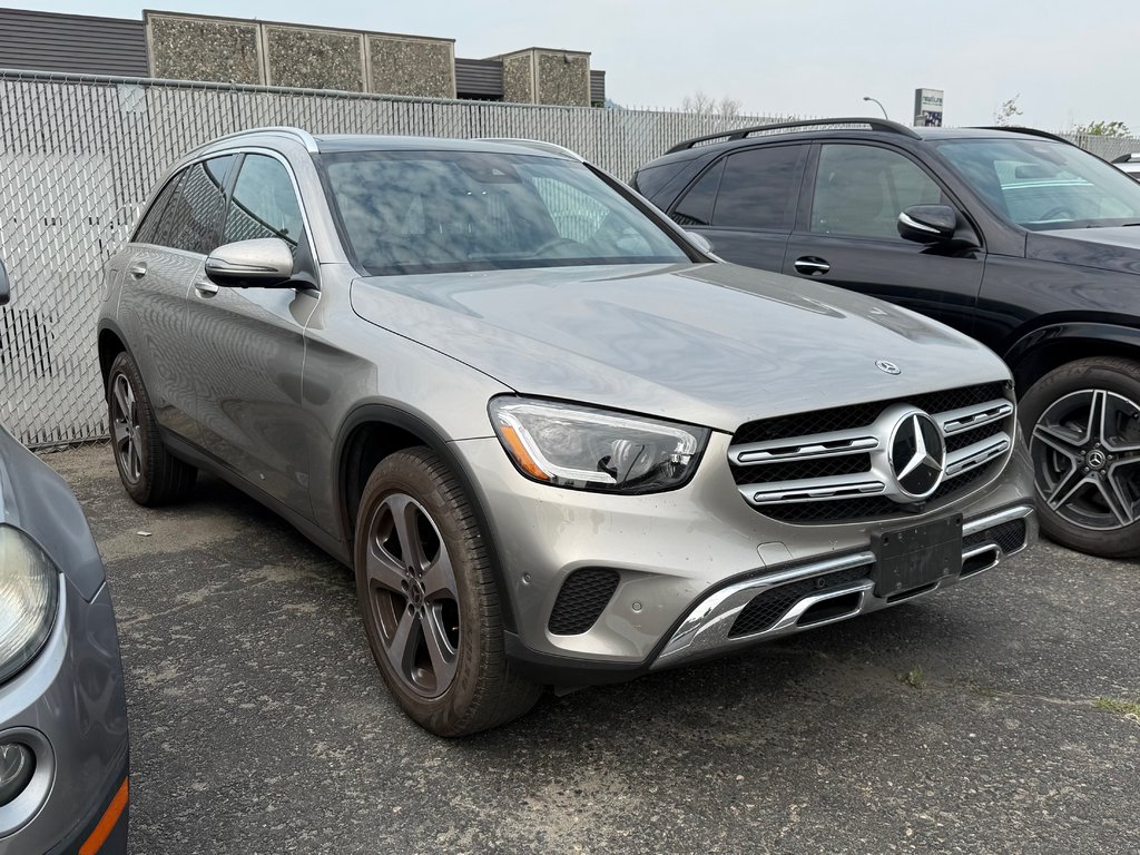 2022 Mercedes-Benz GLC300 4MATIC SUV in Kamloops, British Columbia - 3 - w1024h768px