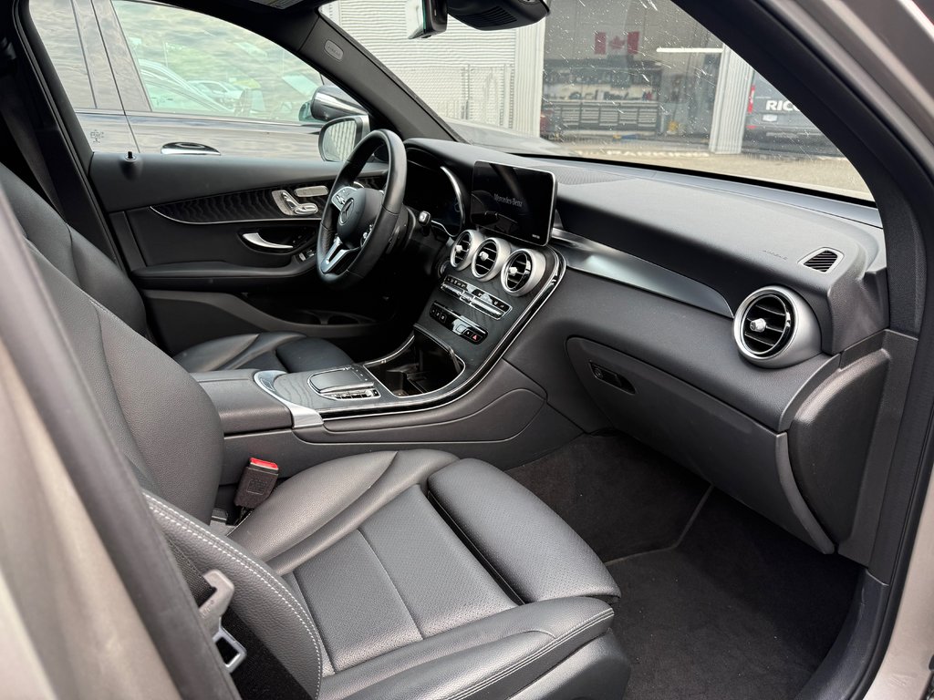 2022 Mercedes-Benz GLC300 4MATIC SUV in Kamloops, British Columbia - 6 - w1024h768px
