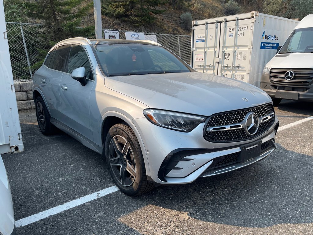 2026 Mercedes-Benz GLC300 4MATIC SUV in Kamloops, British Columbia - 3 - w1024h768px