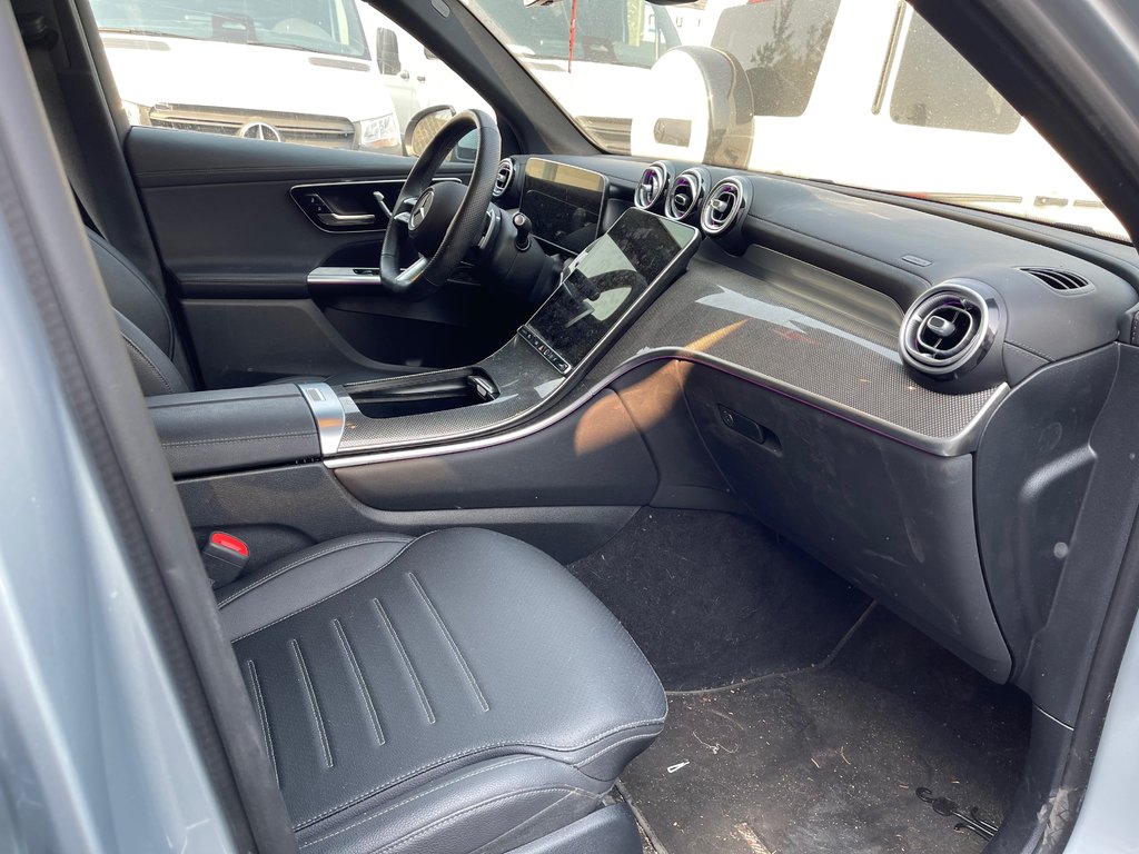 2026 Mercedes-Benz GLC300 4MATIC SUV in Kamloops, British Columbia - 7 - w1024h768px