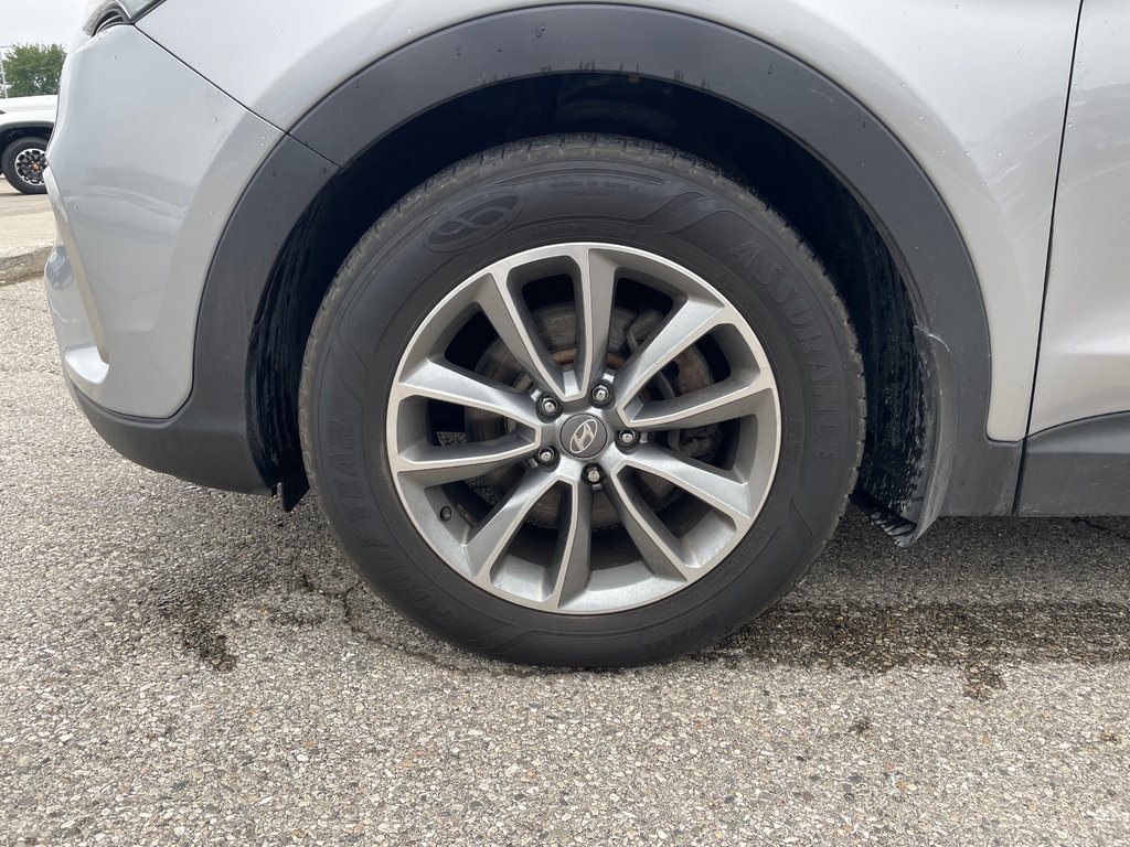 2017 Hyundai Santa Fe XL Luxury in Woodstock, Ontario - 6 - w1024h768px