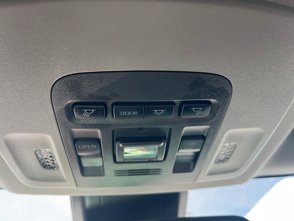 2021 Toyota Camry Hybrid XSE in Woodstock, Ontario - 13 - w1024h768px