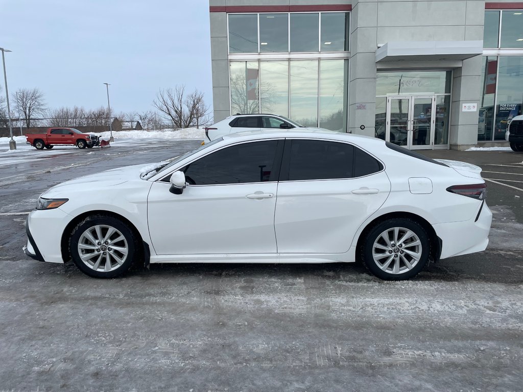 2022 Toyota Camry SE-1