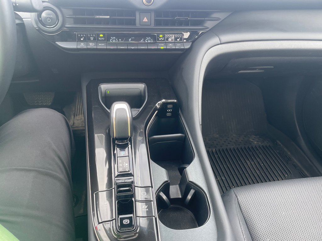2025 Toyota Crown Signia Limited in Woodstock, Ontario - 10 - w1024h768px