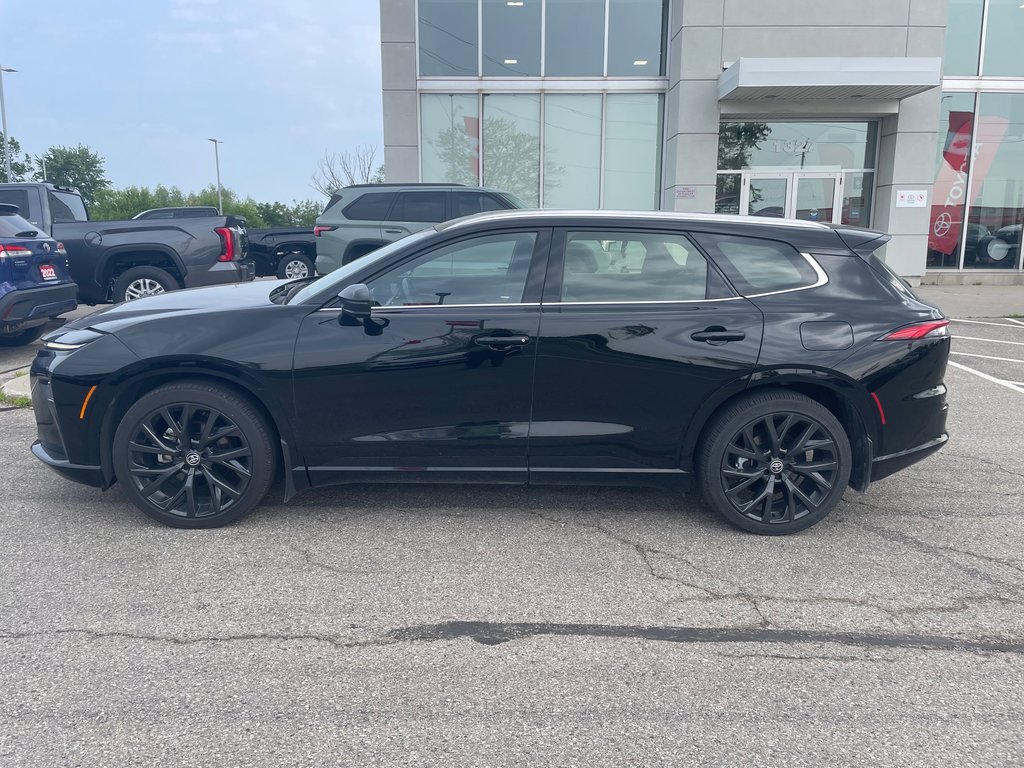 2025 Toyota Crown Signia Limited in Woodstock, Ontario - 2 - w1024h768px