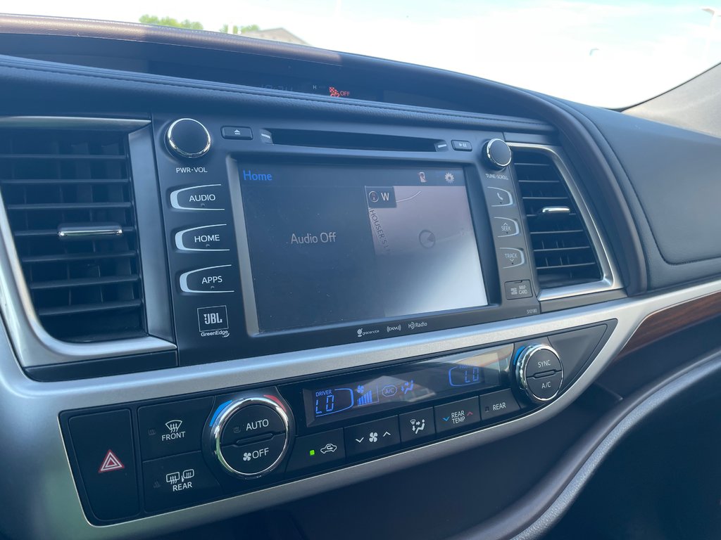 2018 Toyota Highlander Limited in Woodstock, Ontario - 11 - w1024h768px