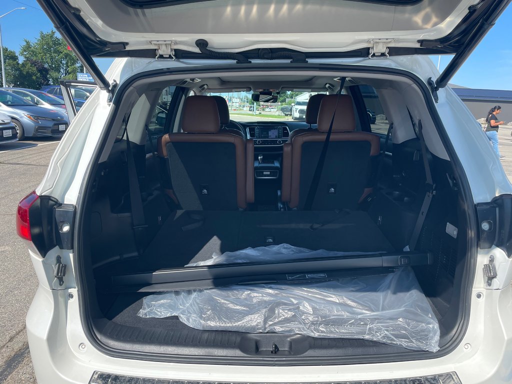 2018 Toyota Highlander Limited in Woodstock, Ontario - 8 - w1024h768px