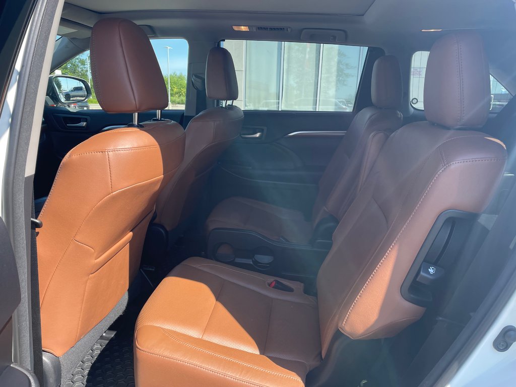 2018 Toyota Highlander Limited in Woodstock, Ontario - 7 - w1024h768px