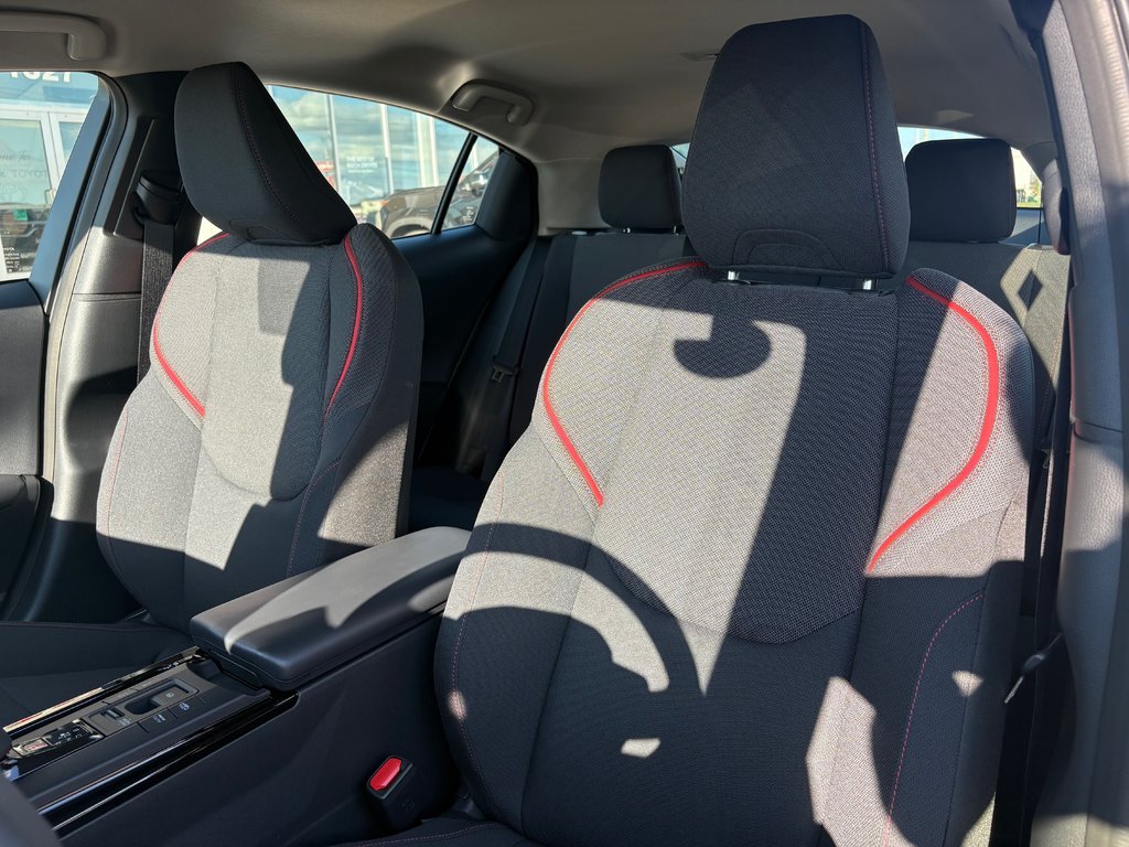 2026 Toyota Prius Plug-In Hybrid SE-6