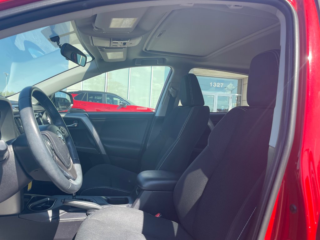 2016 Toyota RAV4 XLE in Woodstock, Ontario - 6 - w1024h768px