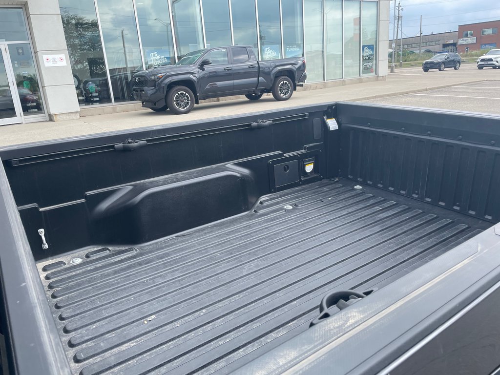 2023 Toyota Tacoma 4WD DBL AT SR5 in Woodstock, Ontario - 8 - w1024h768px