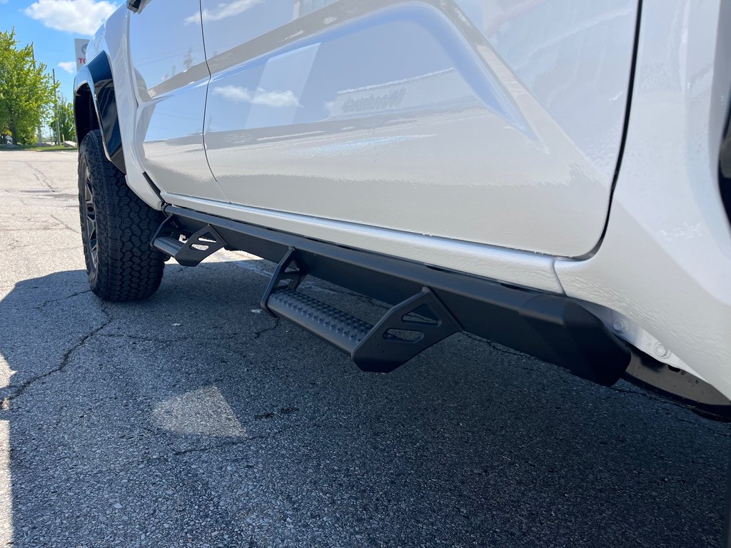 2025 Toyota Tacoma Hybrid in Woodstock, Ontario - 10 - w1024h768px