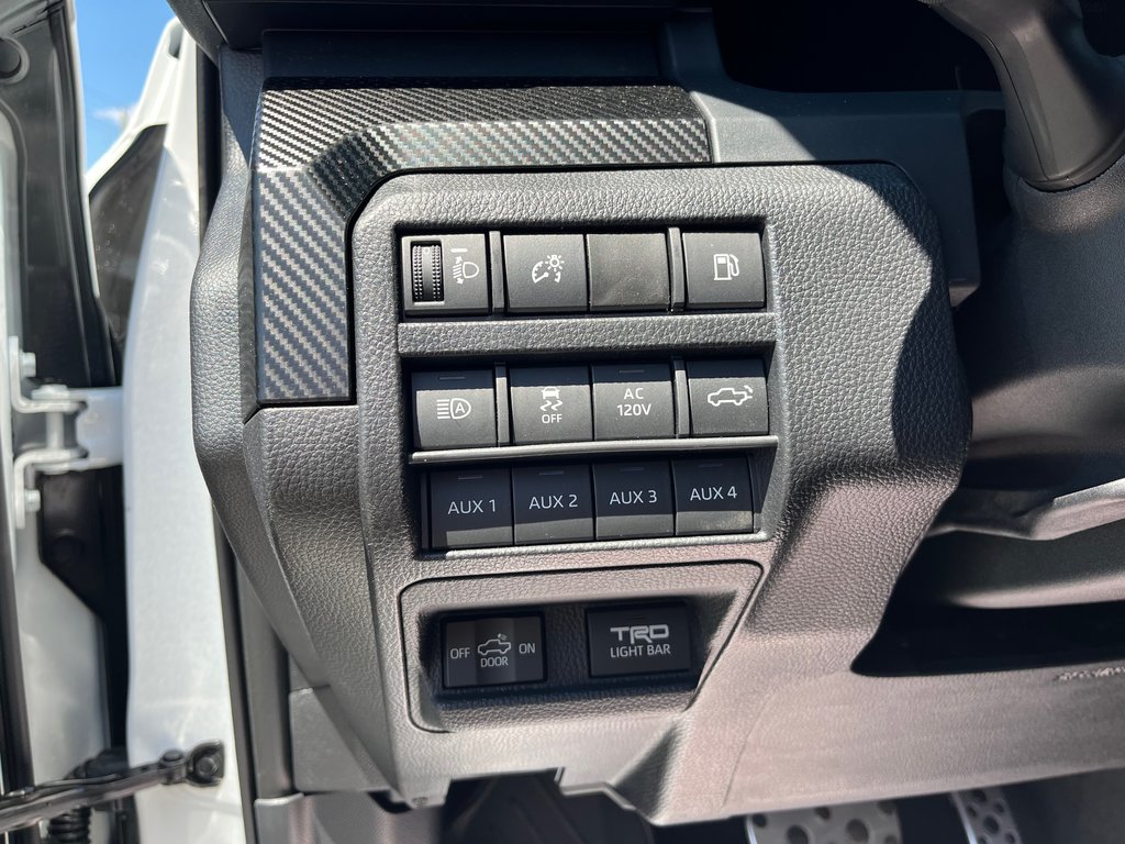2025 Toyota Tacoma Hybrid in Woodstock, Ontario - 22 - w1024h768px