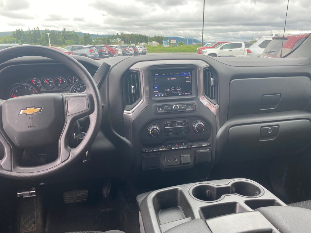 2021 Chevrolet Silverado in Deer Lake, Newfoundland and Labrador - 10 - w1024h768px