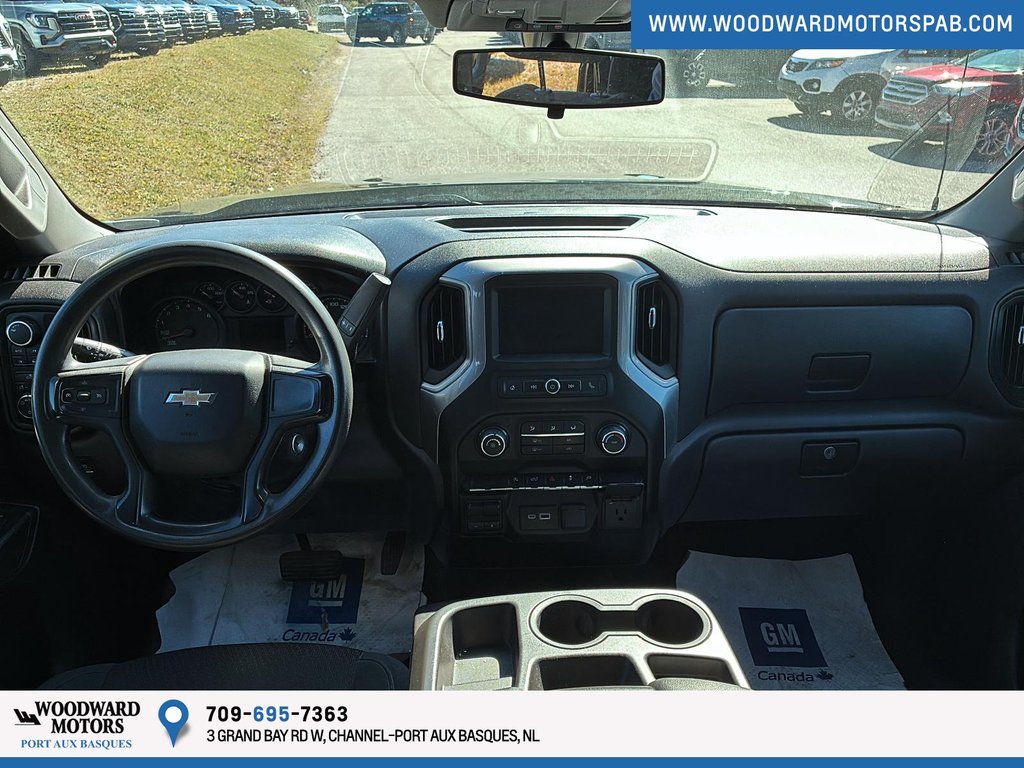 2021 Chevrolet Silverado 1500 4WD Crew CAB Custom in Port Aux Basques, Newfoundland and Labrador - 5 - w1024h768px