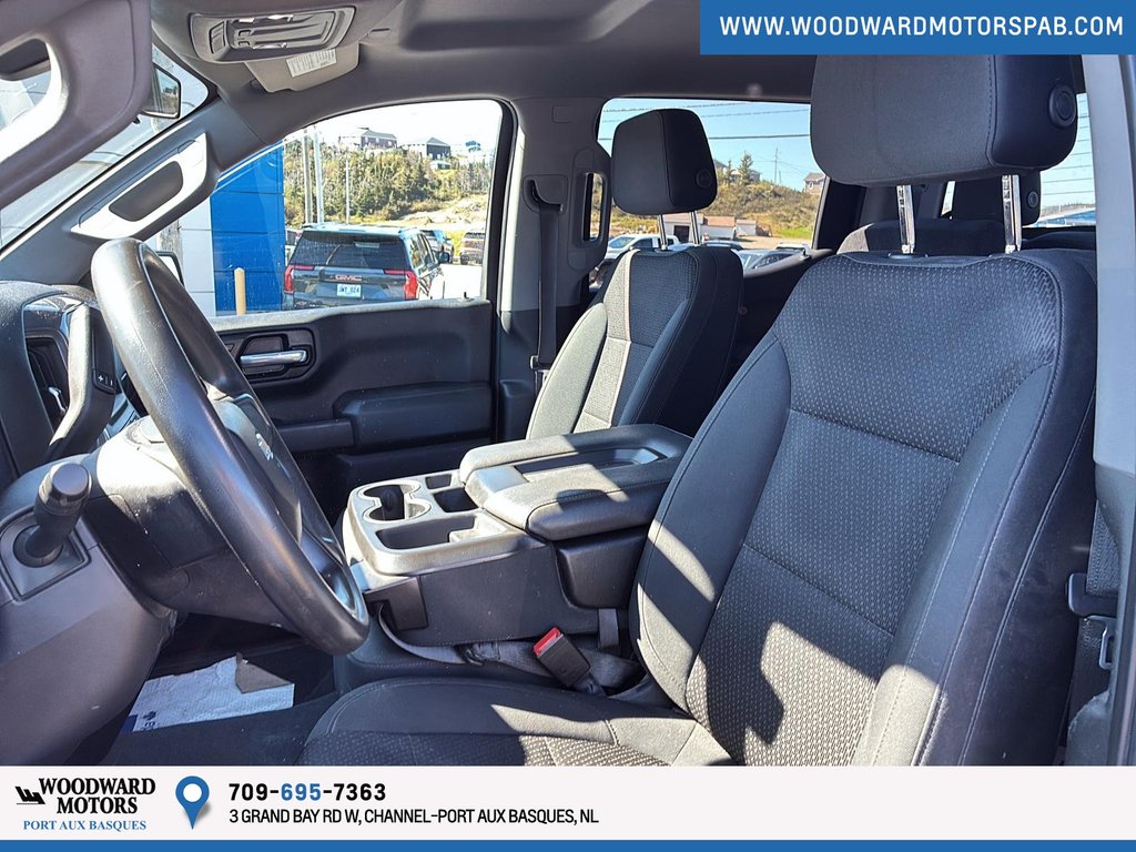 2021 Chevrolet Silverado 1500 4WD Crew CAB Custom in Port Aux Basques, Newfoundland and Labrador - 7 - w1024h768px