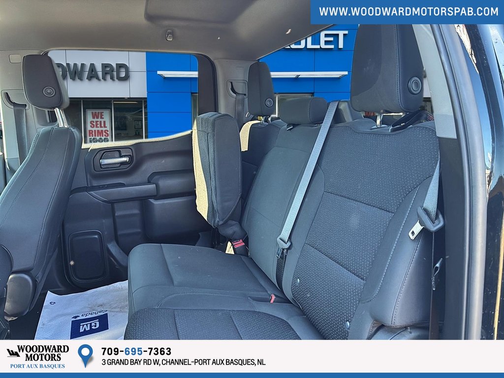 2021 Chevrolet Silverado 1500 4WD Crew CAB Custom in Port Aux Basques, Newfoundland and Labrador - 6 - w1024h768px