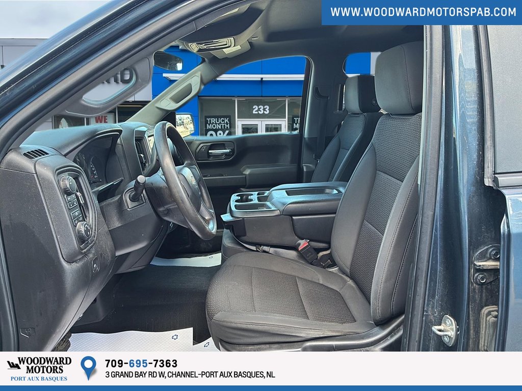 2020 Chevrolet Silverado 1500 4WD Double CAB Custom in Port Aux Basques, Newfoundland and Labrador - 5 - w1024h768px