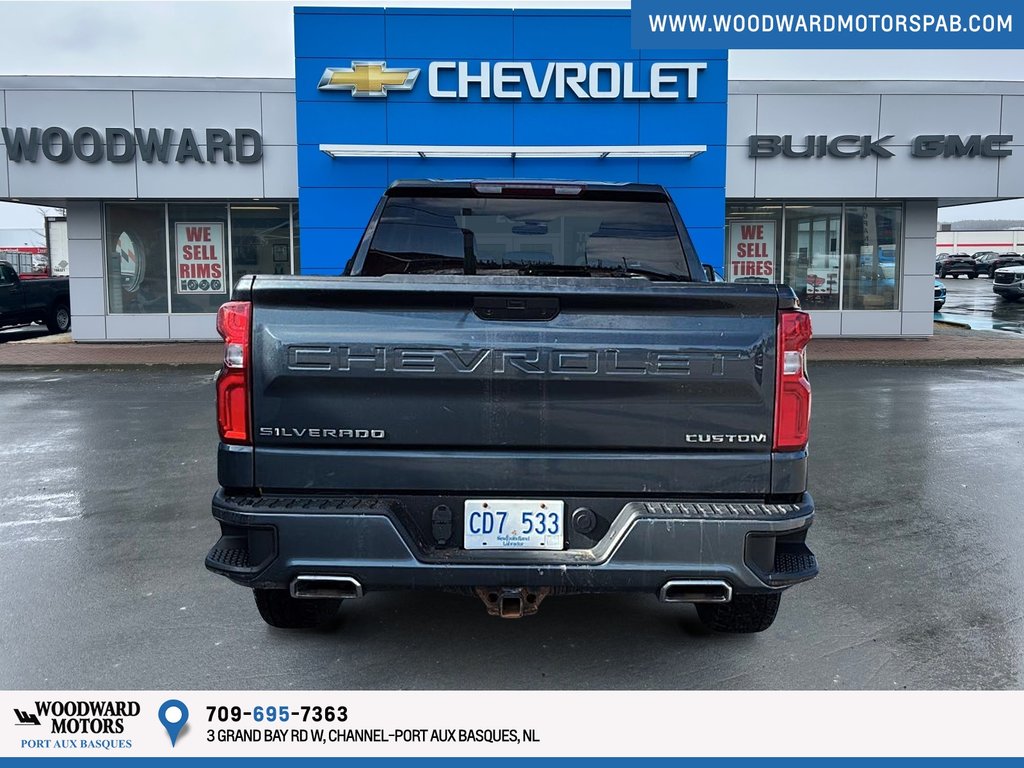 2020 Chevrolet Silverado 1500 4WD Double CAB Custom in Port Aux Basques, Newfoundland and Labrador - 3 - w1024h768px