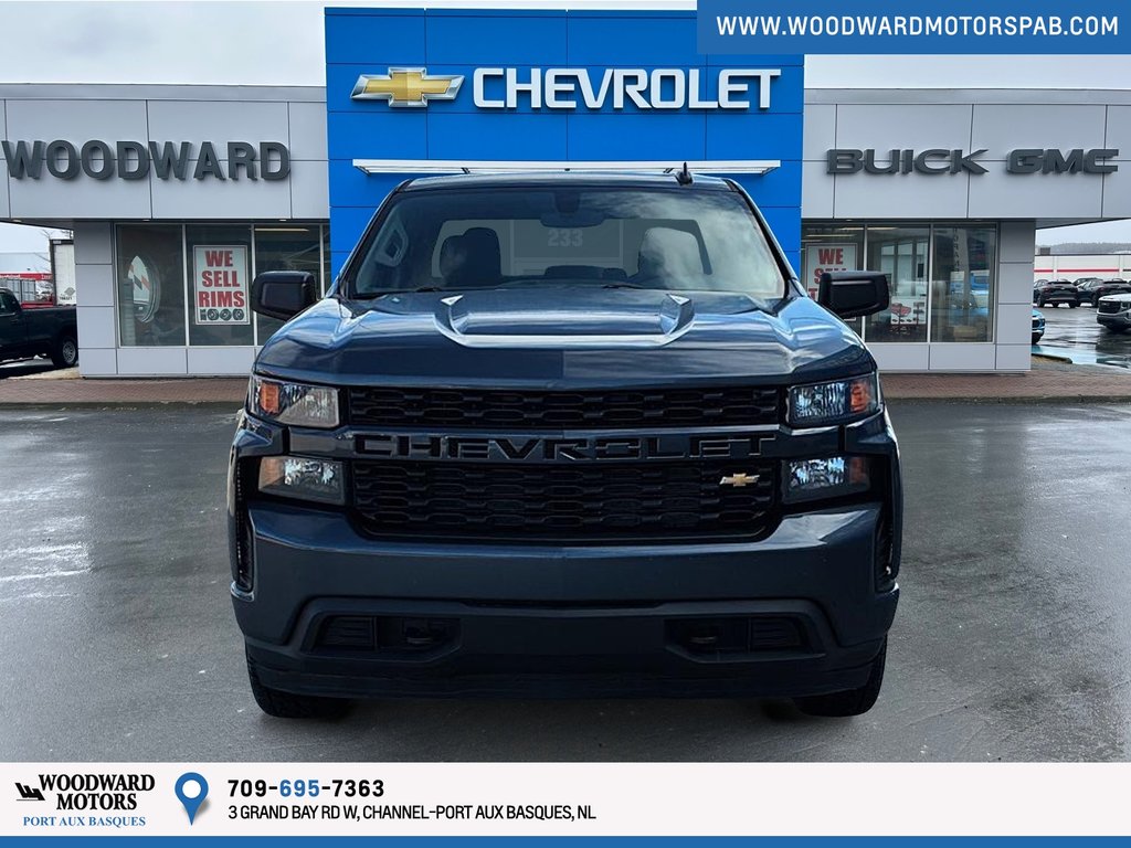 2020 Chevrolet Silverado 1500 4WD Double CAB Custom in Port Aux Basques, Newfoundland and Labrador - 2 - w1024h768px