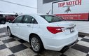 2011 Chrysler 200 Limited, keyless entry, backup camera, Bluetooth
